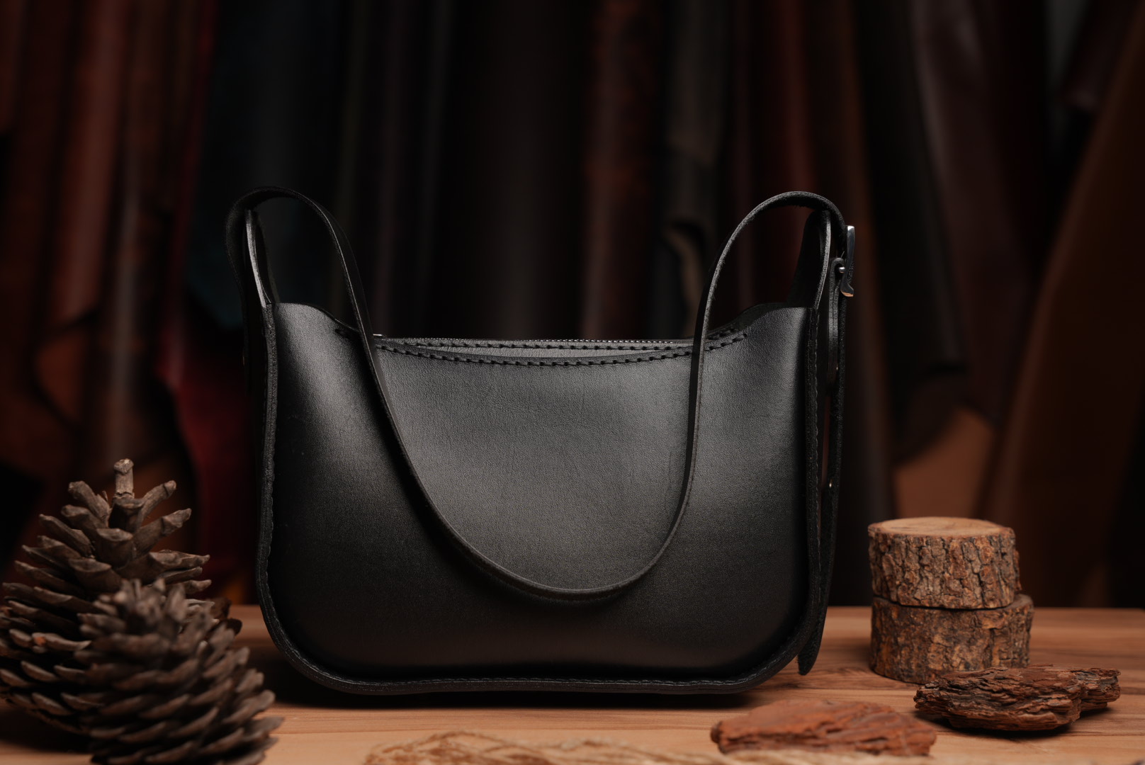 Alloro leather— Leather Collection project frame