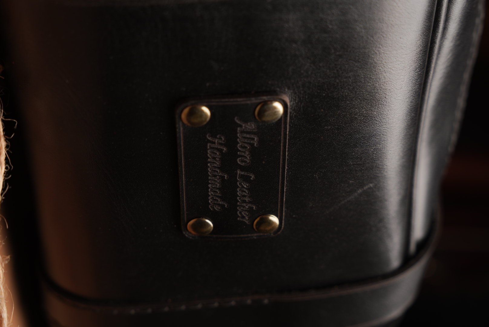 Alloro leather— Leather Collection project frame