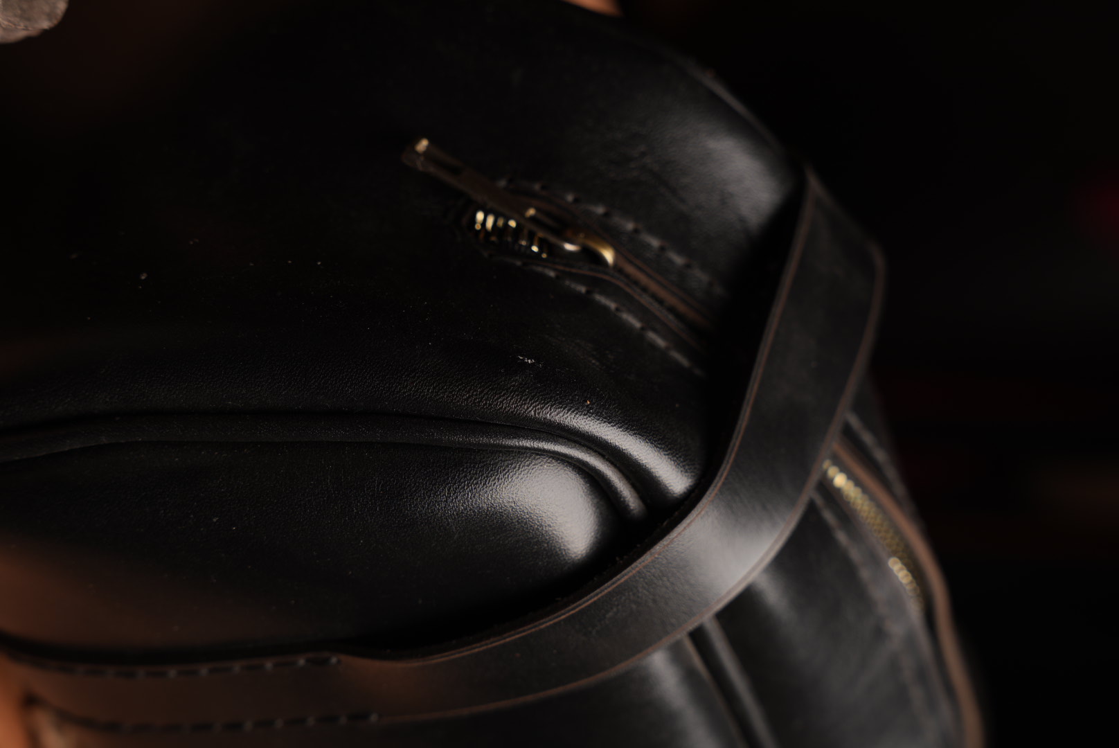 Alloro leather— Leather Collection project frame