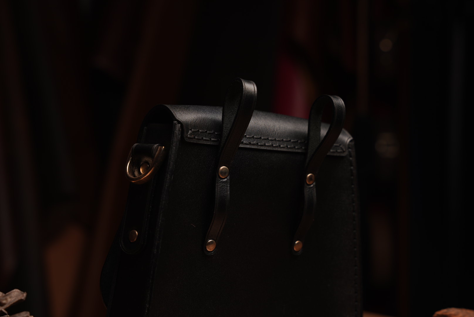 Alloro leather— Leather Collection project frame